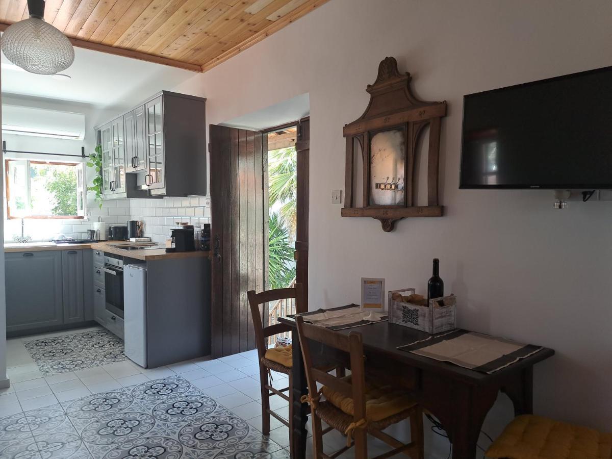 Liakoto Guest House Panayia ภายนอก รูปภาพ